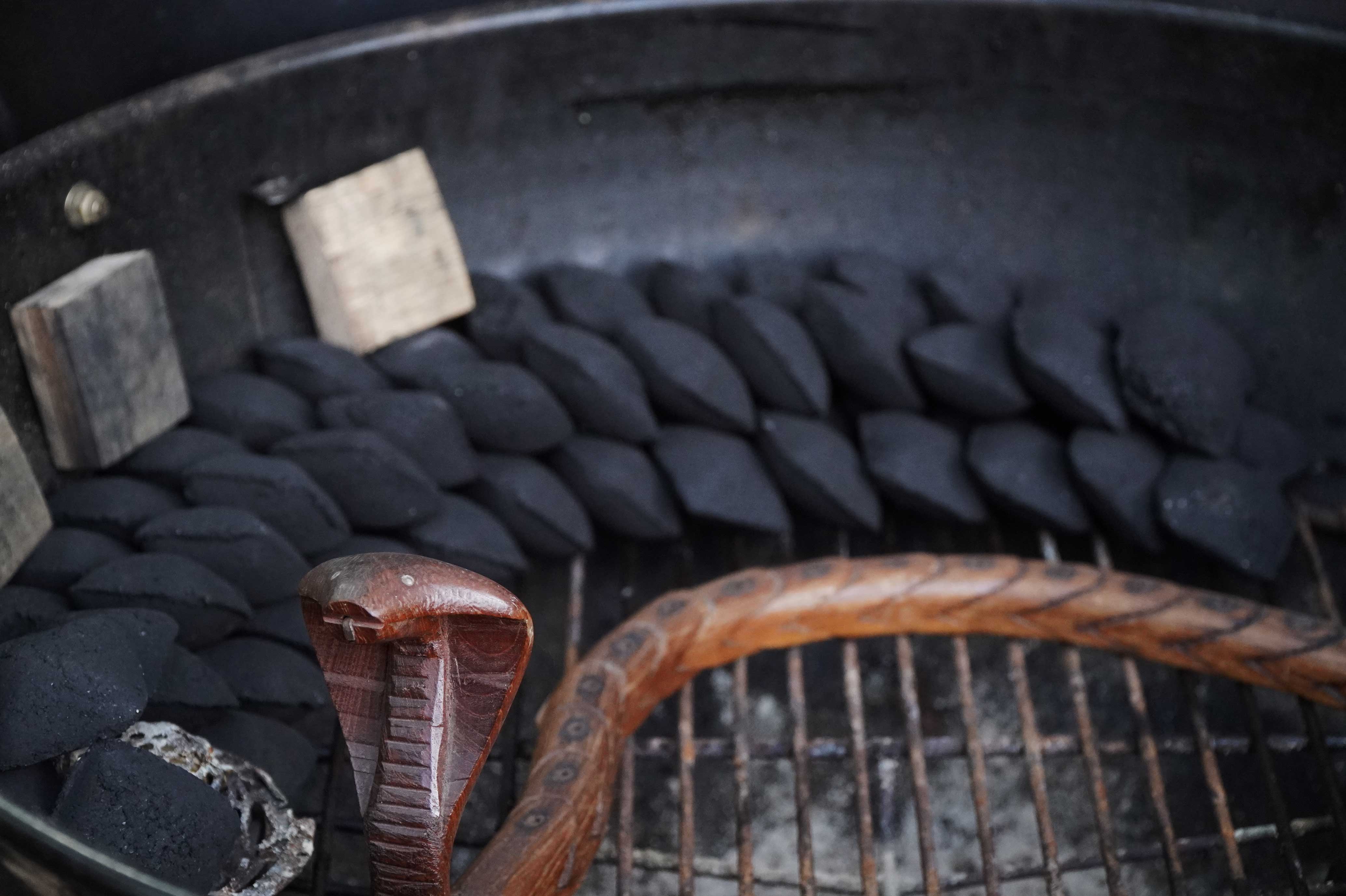 Snake Method in a Kettle Grill – FogoCharcoal.com